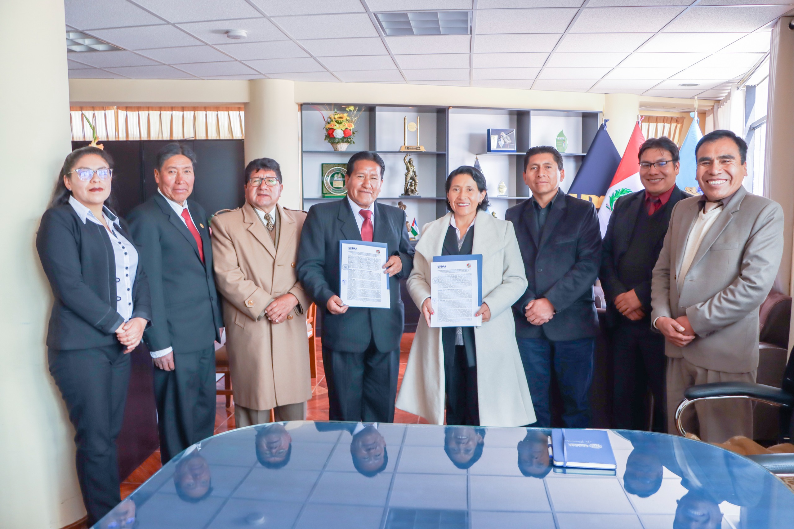 El convenio permitirá impulsar prácticas preprofesionales, proyectos de proyección social, capacitaciones y actividades académicas, fomentando el intercambio de conocimientos y experiencias entre ambas instituciones.