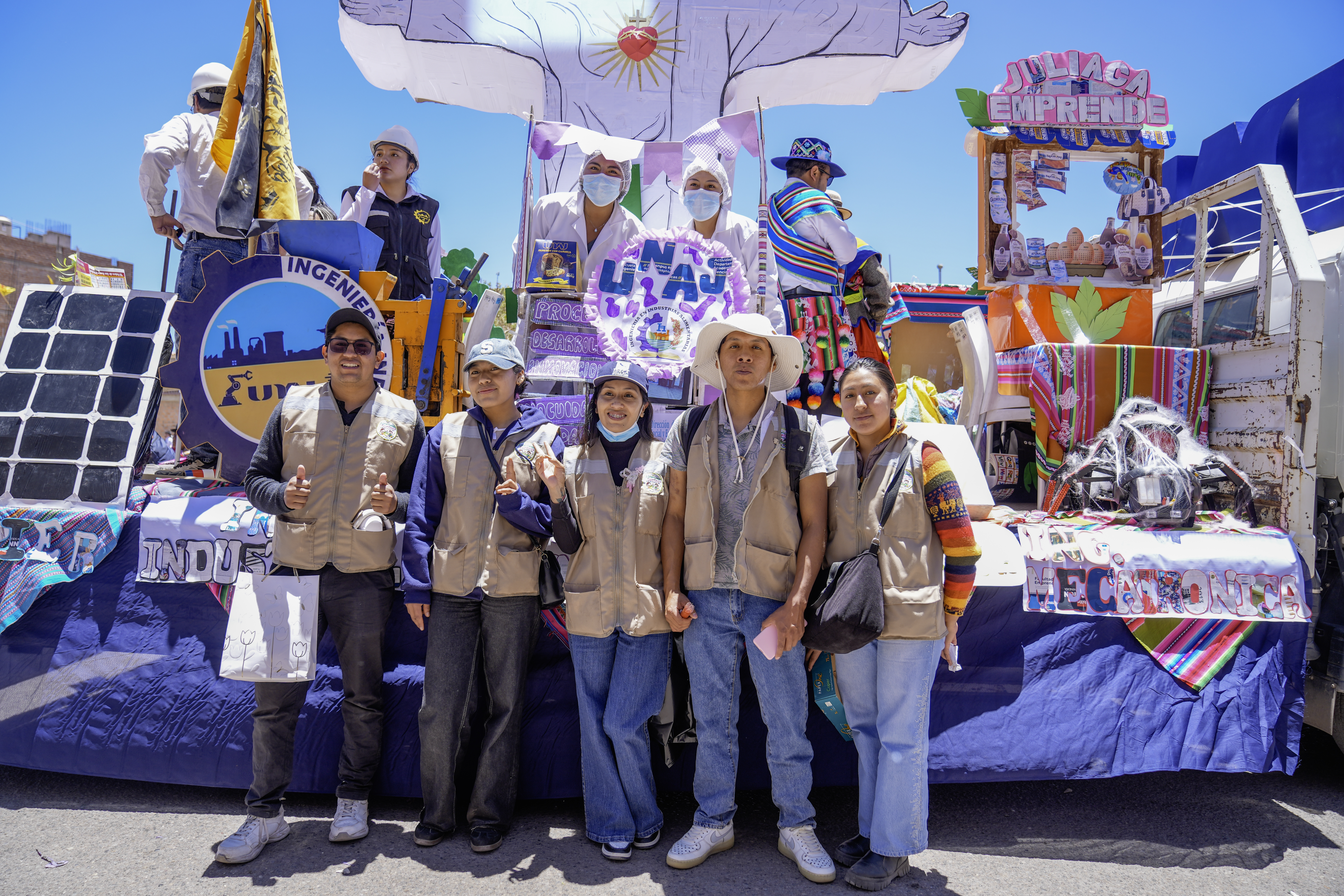 UNIVERSIDAD NACIONAL DE JULIACA PARTICIPA EN EL CORSO DE LA INTEGRACIÓN ANDINA POR LOS 100 AÑOS DE CREACIÓN POLÍTICA DE LA PROVINCIA DE SAN ROMÁN