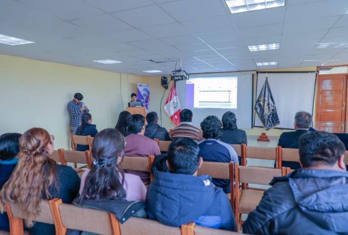 El estudiante deberá visitar al portal web de la universidad